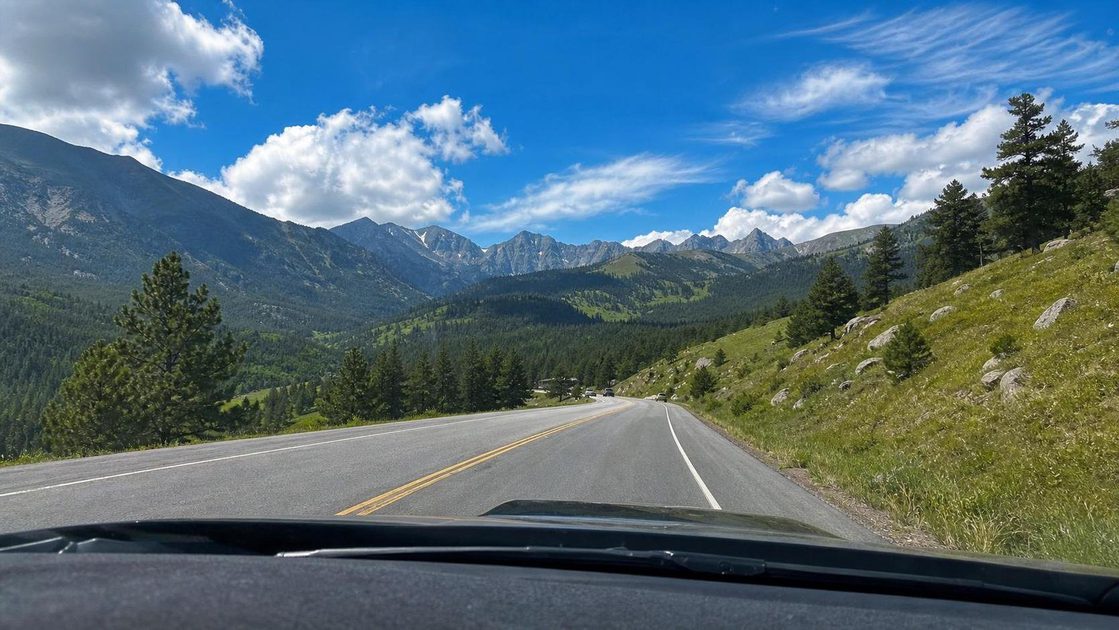 Beginner‑friendly mountain road US‑36 from Denver to Estes Park – wide lanes and gentle curves Beginner‑friendly mountain road US‑36 from Denver to Estes Park – wide lanes and gentle curves